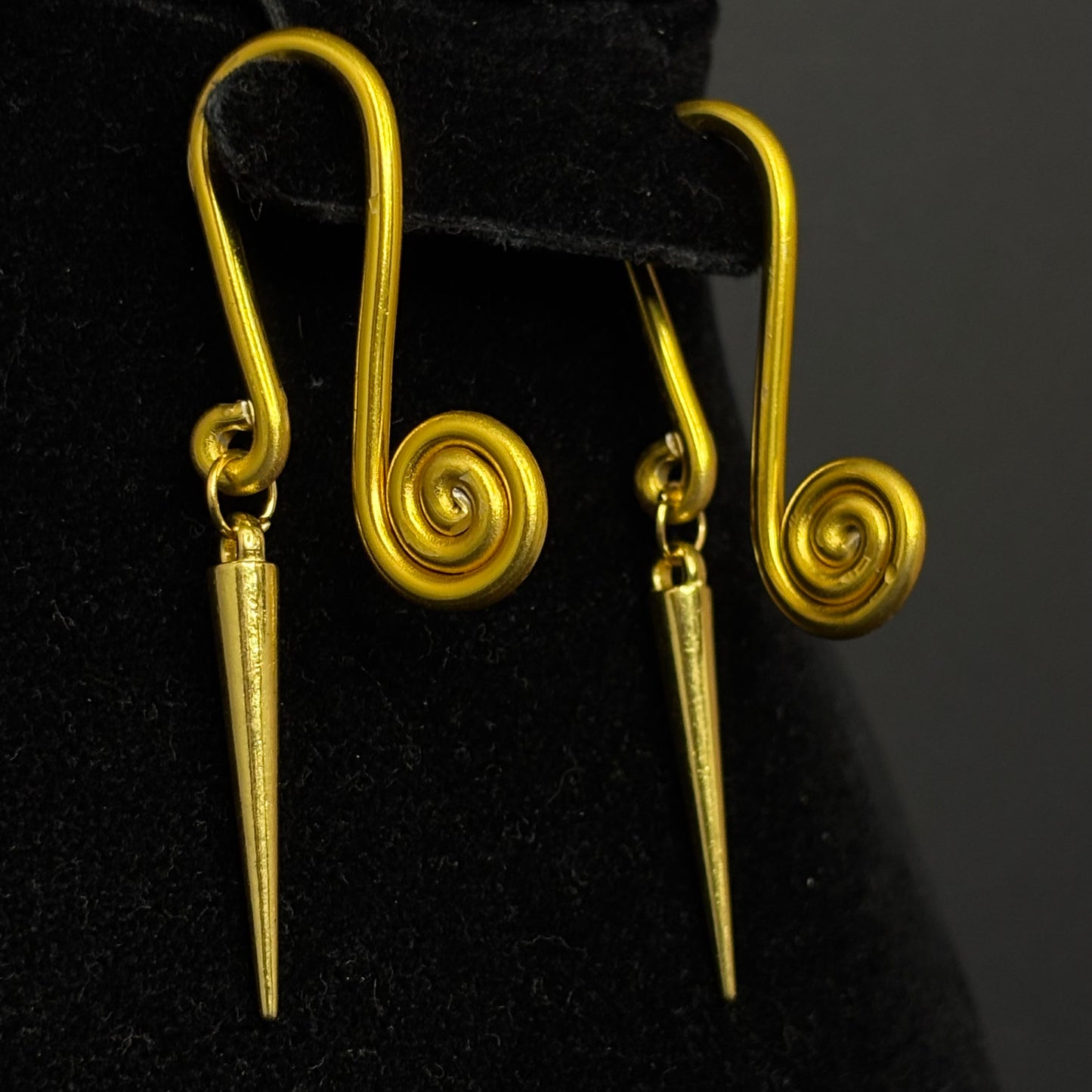 Spiral Spike Horseshoe Hangers