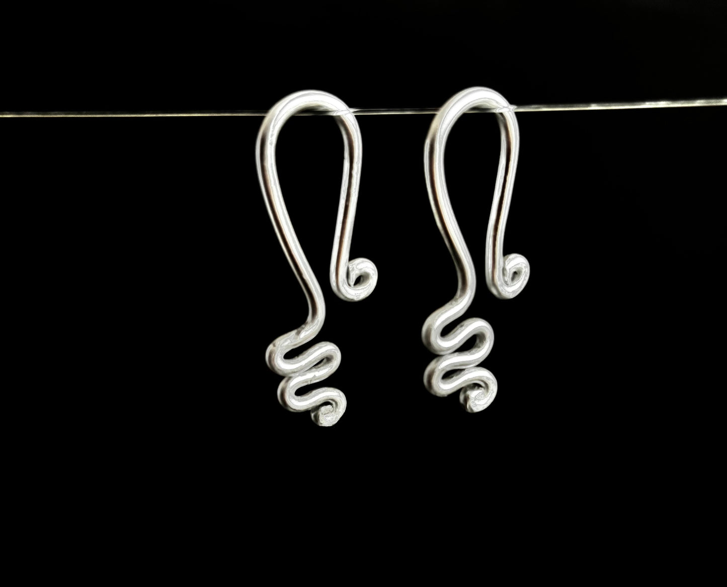 Squiggle Horseshoe Hanger