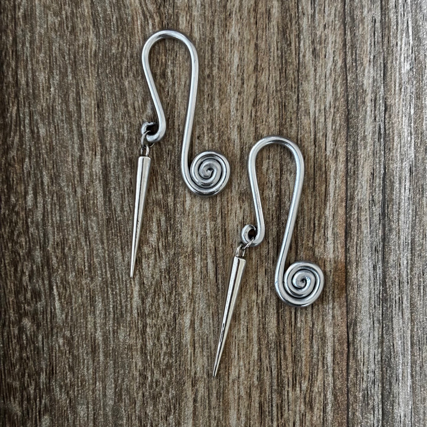 Spiral Spike Horseshoe Hanger - Starwoven Co